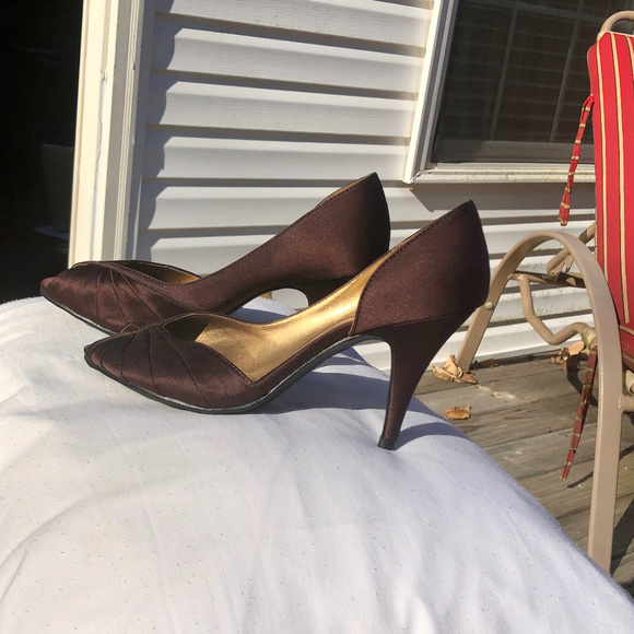 NEW Massimo Brown Satin Peep Toe Heels - Picture 5 of 6